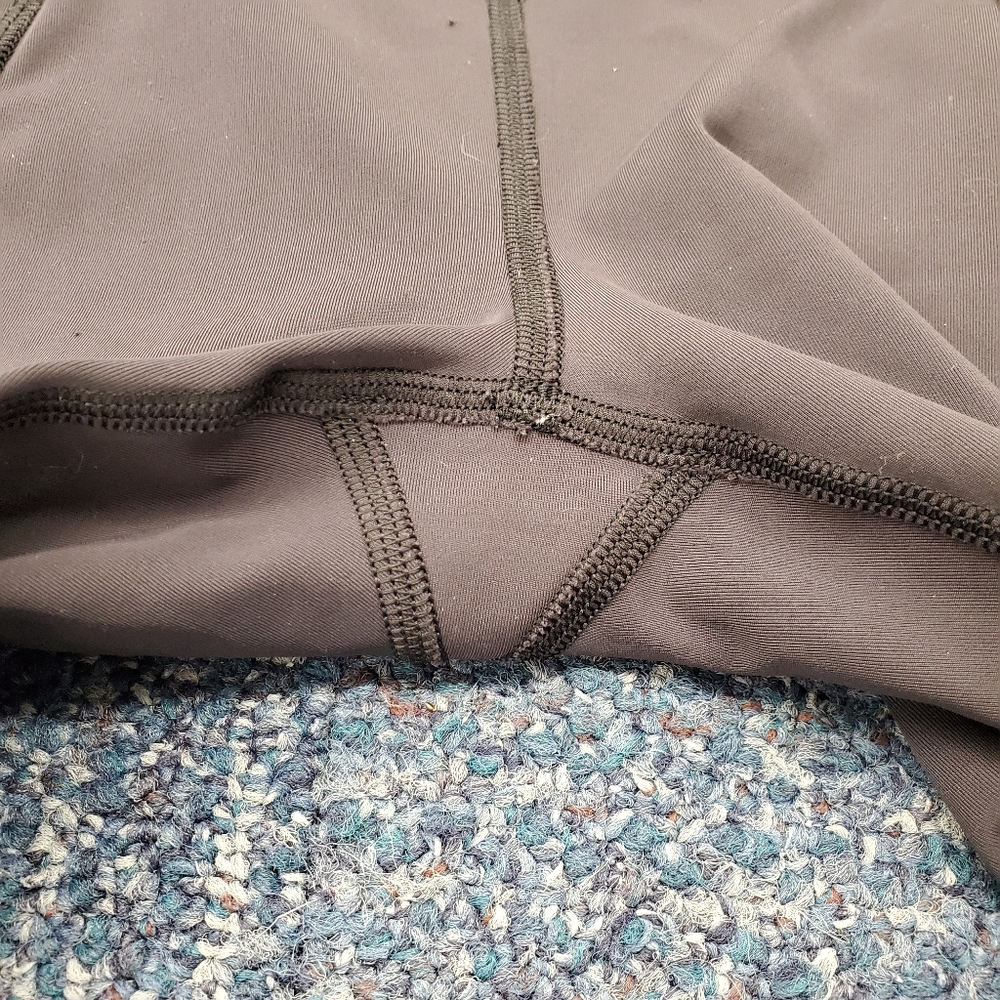 Lululemon Turning Point Tight - Black - Nulux - Size 4 - Picture 16 of 16